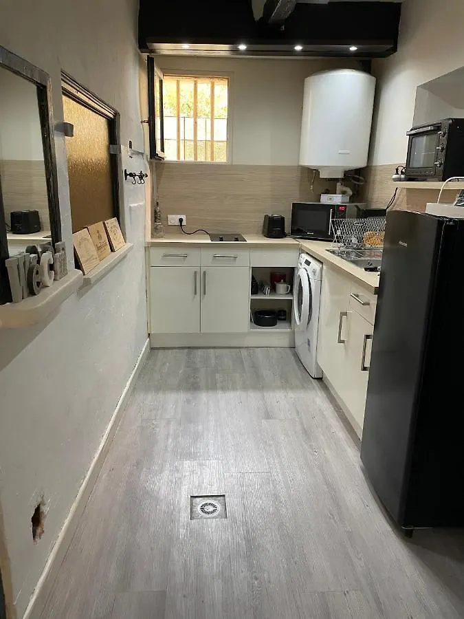 Apartment Appartement Intra-Muros Bien Situe Et Agreable A Proximite Des Theatres Avignon